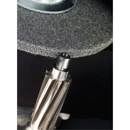 Meules homog&egrave;nes d'&eacute;barbage EXL Scotch-Brite, 1" x 1", Arbre de 3/16", Grain de 2A, Oxyde d'aluminium Oxymax Inc