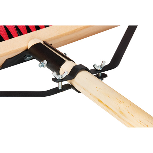 Balai-brosse &agrave; manche renforc&eacute;, 18", Moyen, Soies PVC Oxymax Inc