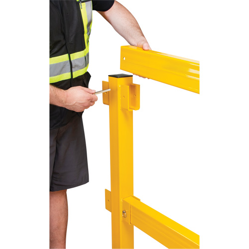 Poteau de coin pour garde-corps l&eacute;gers, Acier, 42" h, Jaune s&eacute;curit&eacute; OSHA Oxymax Inc