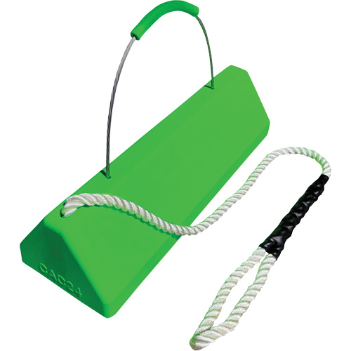 Cale de roue pour avion Checkers Safety SafeRay avec poign&eacute;e &agrave; c&acirc;ble avec cordage en boucle, Ur&eacute;thane, Vert fluorescent, 24" la x 8" p x 6" h Oxymax Inc