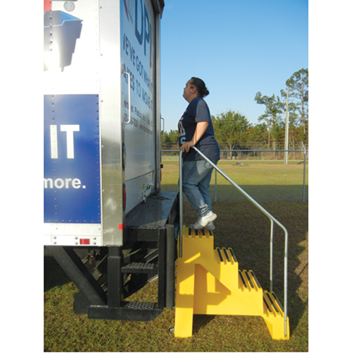 Escabeau industriel, 4 marches, 43" x 22-1/2" x Hauteur 66" Oxymax Inc