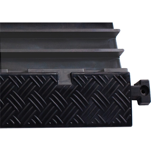 Protecteur de c&acirc;ble de s&eacute;rie moyenne Powerhouse, 5 canaux, 36" lo x 19,63" la x 2,25" h Oxymax Inc