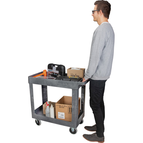 Chariot utilitaire pour l'entretien, 2 tiers, 16-1/2" x 32-1/2" x 34-1/2", Capacit&eacute; 550 lb Oxymax Inc