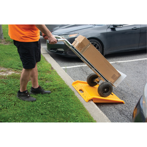 Portable Poly Hand Truck Curb Ramp, 1000 lbs. Capacity, 27" W x 27" L Oxymax Inc
