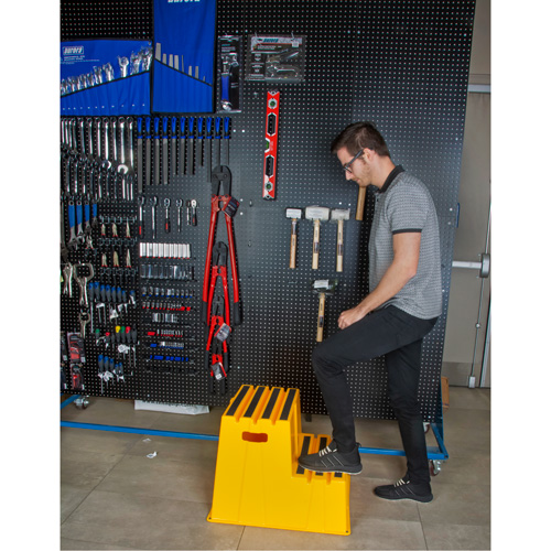 Escabeau industriel, 2 marches, 26" x 22-7/16" x Hauteur 19-11/16" Oxymax Inc