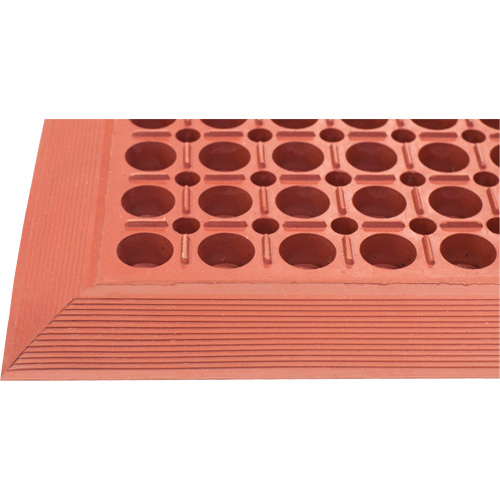 Competitor Series Mats, Slotted, 3' x 5' x 7/8", Orange, Natural Rubber Oxymax Inc