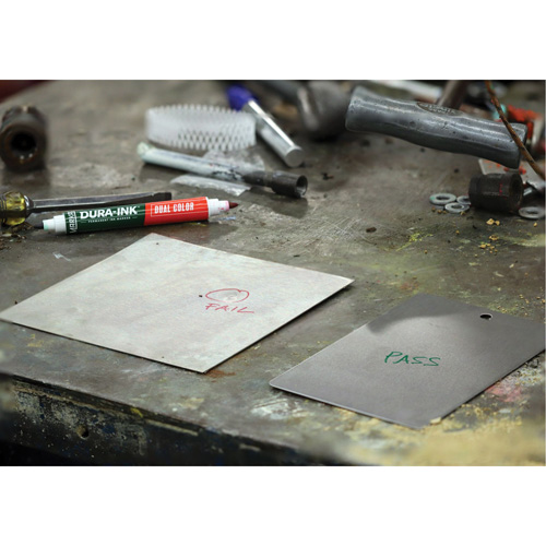 Marqueur &agrave; encre permanente et double couleur Markal Dura-Ink, Vert/Rouge, Pointe Ronde Oxymax Inc