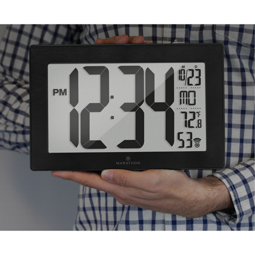 Horloge murale &agrave; r&eacute;glage et ajustement automatiques avec support, Num&eacute;rique, &agrave; piles, Noir Oxymax Inc