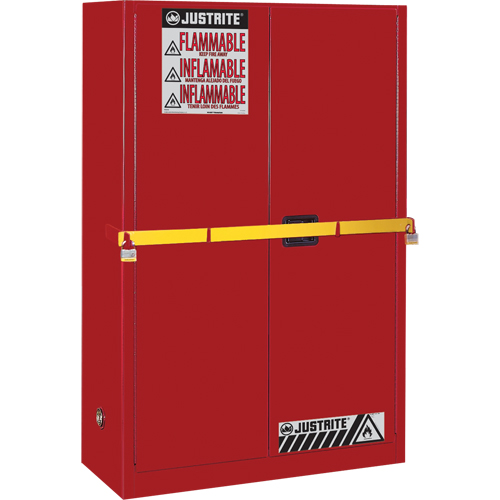 Armoire de rangement haute s&eacute;curit&eacute; avec barre en acier pour produits inflammables, 45 gal., 2 tablettes Oxymax Inc