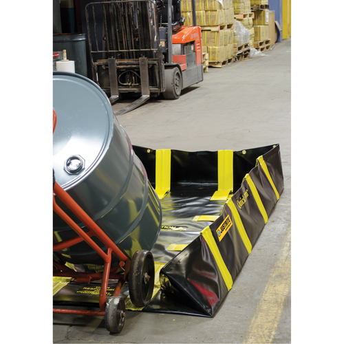 QuickBerm&reg; Containment Berm with Inside Wall Supports, 235 US gal. Capacity, 4' W x 8' L x 12" H, Snap-Up Bracket Oxymax Inc