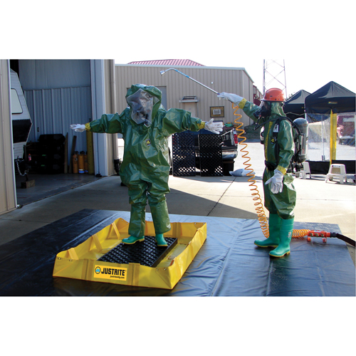 QuickBerm&reg; Lite Containment Berm, 119 gal. Capacity, 4' W x 6' L x 8" H, Snap-Up Bracket Oxymax Inc