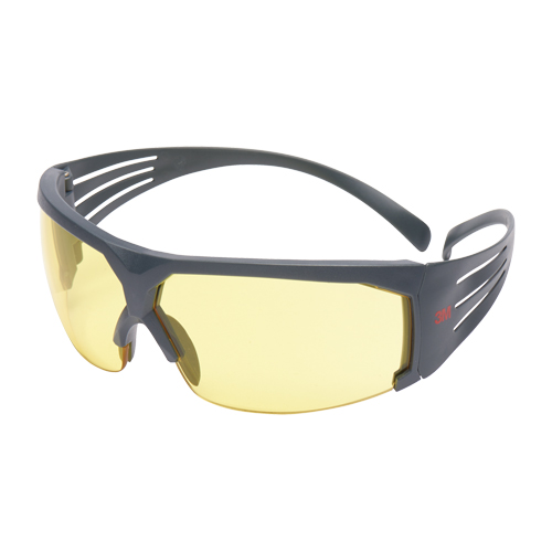 Lunettes de s&eacute;curit&eacute; s&eacute;rie 600 SecureFit, Lentille Ambr&eacute;e, Antibu&eacute;e, ANSI Z87+/R&eacute;pond ou surpasse la norme CSA Z94.3 Oxymax Inc