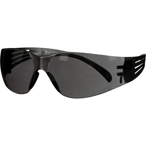 Lunettes de protection de s&eacute;rie 100 SecureFit, Lentille Gris, Antibu&eacute;e/Anti-&eacute;gratignures, ANSI Z87+/R&eacute;pond ou surpasse la norme CSA Z94.3 Oxymax Inc