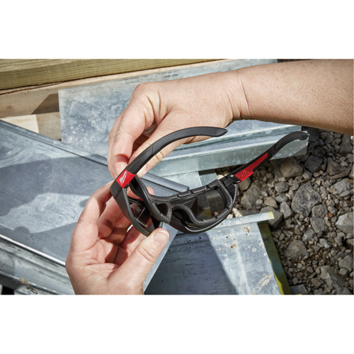 Lunettes de s&eacute;curit&eacute; performantes avec joint, Lentille Noir, Polaris&eacute;, R&eacute;pond ou surpasse la norme CSA Z94.3 Oxymax Inc