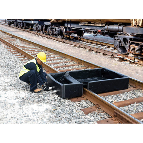 Berme Ultra-Track Berm, Capacit&eacute; 144 gal. US, 4' la x 6' lo x 12" h, Paroi en mousse Oxymax Inc