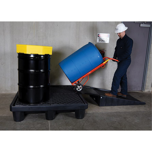 Ultra-Spill Pallet mod&egrave;le &eacute;conomique, 4 barils, Capacit&eacute; de d&eacute;versement 66 gal. US, 53" x 53" x 11,8" Oxymax Inc