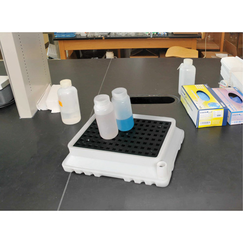 P2 Ultra-Spill Tray, 17" lo x 12" la x 4" h, Cap. de d&eacute;versement 1,8 gal. US Oxymax Inc