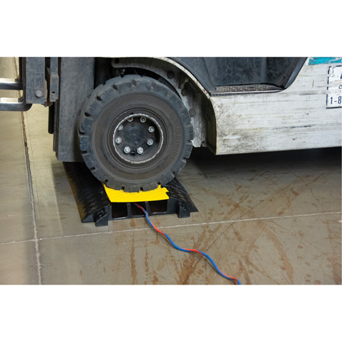 Polyurethane Cable Protector, 3 Channels, 35.43" L x 19.69" W x 3" H Oxymax Inc