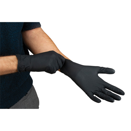Gants d'examen de poids lourd &agrave; prise tactile, Petit, Nitrile, 8 mils, Sans poudre, Noir Oxymax Inc