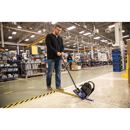 Ruban de marquage pour plancher ToughStripe Max, 2" x 100', Polyester, Noir et jaune Oxymax Inc