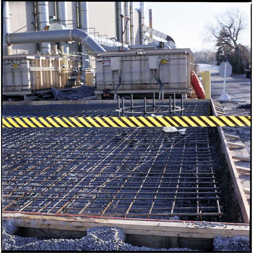 Ruban pour barricade, Anglais, 3" la x 200' lo, 3 mils, Noir sur jaune Oxymax Inc