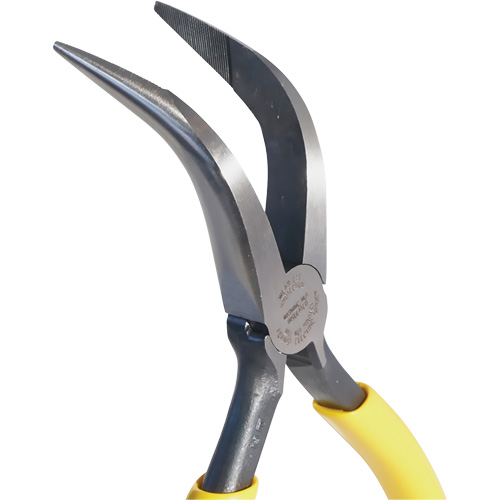 Pince &agrave; bec long recourb&eacute;e, 6-1/4" lo Oxymax Inc