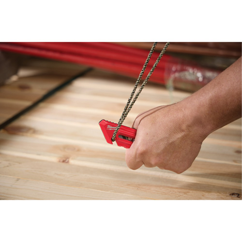 Couteau utilitaire compact pour usage multiple Oxymax Inc