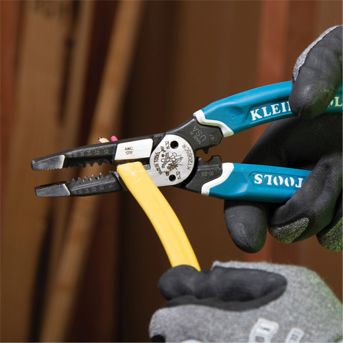 Outil polyvalent Klein-Kurve pour d&eacute;nuder, couper et sertir les fils, 8-1/4" lo, 8 - 20 AWG Oxymax Inc
