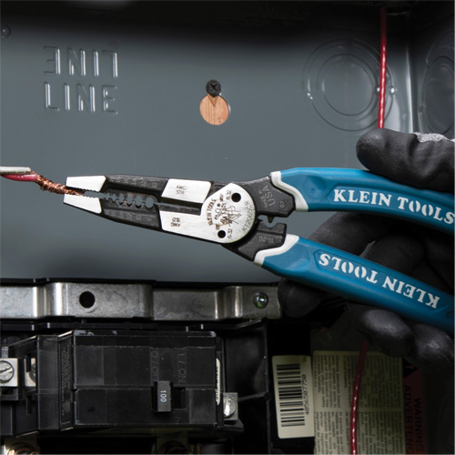 Outil polyvalent Klein-Kurve pour d&eacute;nuder, couper et sertir les fils, 8-1/4" lo, 8 - 20 AWG Oxymax Inc