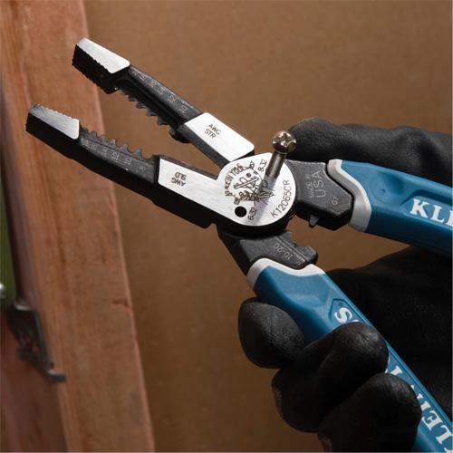 Outil polyvalent Klein-Kurve pour d&eacute;nuder, couper et sertir les fils, 8-1/4" lo, 8 - 20 AWG Oxymax Inc