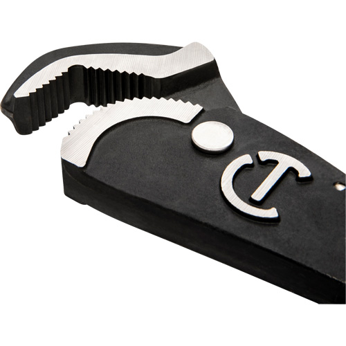 Self-Adjusting Dual Material Pipe Wrench, 1-1/2" Jaw Capacity, 12" Long, Black Oxide Finish, Cushion Handle Oxymax Inc