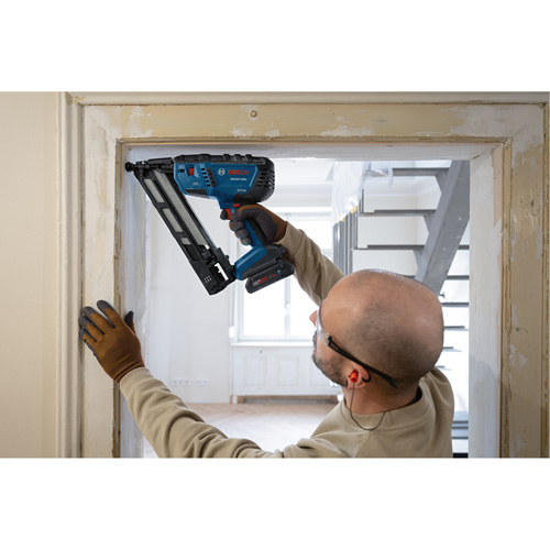 Cloueur de finition inclin&eacute; sans balais de calibre 15 (outil seulement), 18 V, Lithium-ion Oxymax Inc