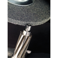 Meules homog&egrave;nes d'&eacute;barbage EXL Scotch-Brite, 1" x 1", Arbre de 3/16", Grain de 2A, Oxyde d'aluminium Oxymax Inc
