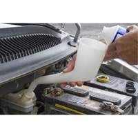 Entonnoir translucide &agrave; angle droit, Plastique Oxymax Inc