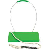 Cale de roue pour avion Checkers Safety SafeRay avec poign&eacute;e ergonomique &agrave; cordage en boucle, Ur&eacute;thane, Vert fluorescent, 24" la x 8" p x 6" h Oxymax Inc