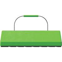 Cale de roue pour avion Checkers Safety SafeRay avec poign&eacute;e &agrave; c&acirc;ble & patin en caoutchouc, Ur&eacute;thane, Vert fluorescent, 24" la x 8" p x 6" h Oxymax Inc