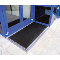 Tapis Gritstop Fingermat, Caoutchouc, Grattoir Type, Motif Textur&eacute;, 2' x 2-2/3', Noir Oxymax Inc