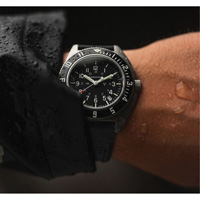 Montre Steel Navigator avec date sur ensemble bracelet en caoutchouc noir de trois morceaux, Numérique, À piles, 41 mm, Noir OR482 | Oxymax Inc