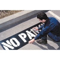 Pochoirs pour parc de stationnement, Anglais, 12" Oxymax Inc