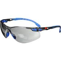 Lunettes de s&eacute;curit&eacute; Solus avec lentilles Scotchgard, Lentille Grise/fum&eacute;e, Antibu&eacute;e, R&eacute;pond ou surpasse la norme CSA Z94.3 Oxymax Inc