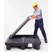 Ultra-Spill Pallet mod&egrave;le &eacute;conomique, 4 barils, Capacit&eacute; de d&eacute;versement 66 gal. US, 53" x 53" x 11,8" Oxymax Inc