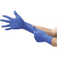 Gants jetables N21 MICROFLEX, 6,5/7/Petit, Nitrile, 4,7 mils/5,5-mil, Sans poudre, Cobalt, Classe 2 Oxymax Inc