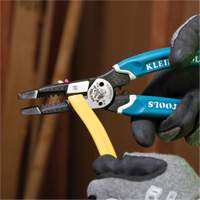 Outil polyvalent Klein-Kurve pour d&eacute;nuder, couper et sertir les fils, 8-1/4" lo, 8 - 20 AWG Oxymax Inc